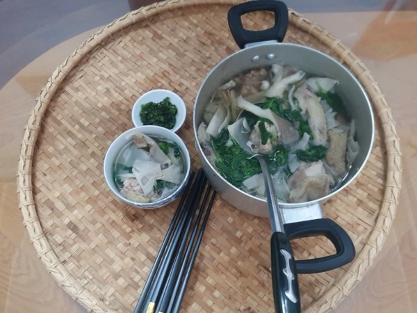 Thưởng thức lẩu gà lá é chính gốc Phú Yên