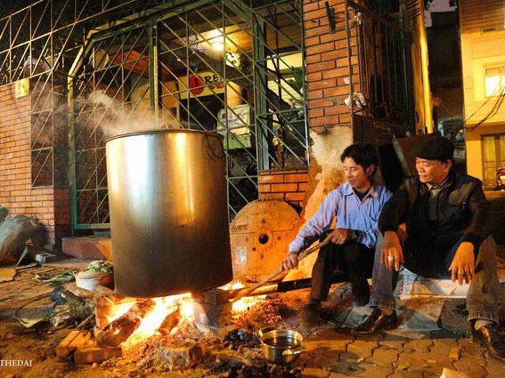 Nguyên nhân khiến bé gái đi cấp cứu trong đau đớn khi nhà nấu bánh chưng