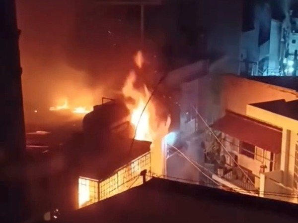 Nhân chứng kể lại vụ cháy khiến 4 người tử vong ở TPHCM: 'Có người phá được khung sắt, ẵm em bé thoát ra ngoài'