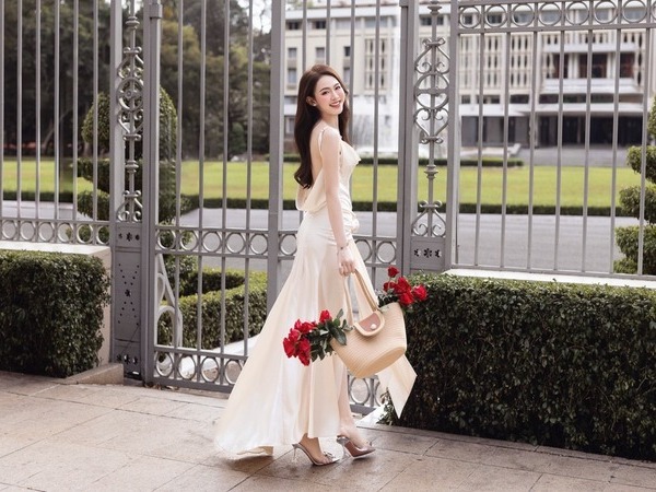 Nữ trợ lý quê Nghệ An đẹp chuẩn hoa hậu ai ngắm cũng mê