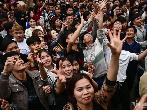 Tranh giành manh chiếu cầu sinh con trai ở lễ hội đầu năm