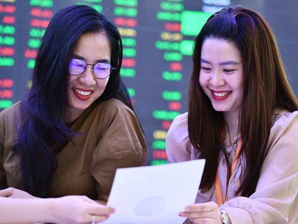 Chứng khoán khai xuân rực rỡ, đà tăng có nối dài?