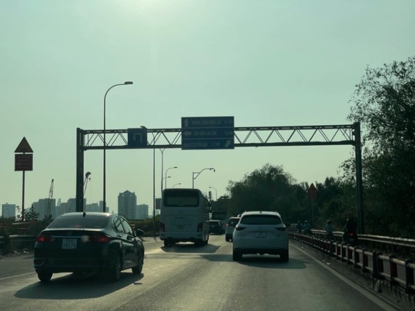 Hình ảnh giao thông cửa ngõ phía Đông TP HCM ngày cuối cùng của kỳ nghỉ Tết