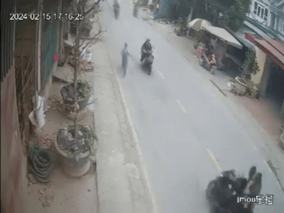 Clip: Xe máy chạy lấn làn, tông trực diện xe đi ngược chiều