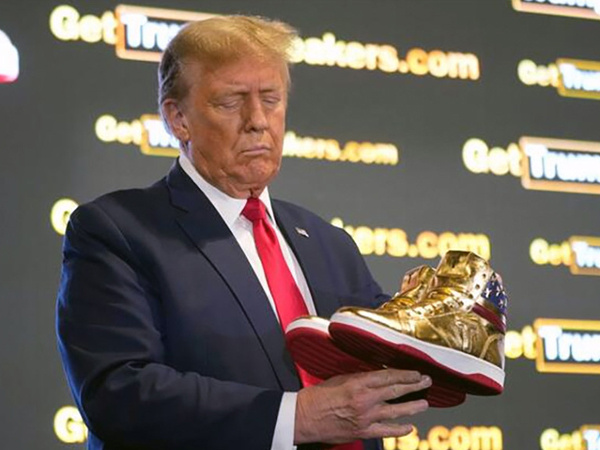 Ông Trump ra mắt dòng giày thể thao mới sau khi bị phạt gần 355 triệu USD