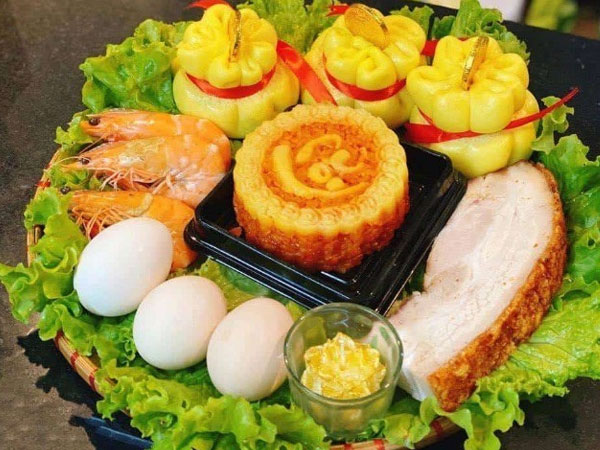Mâm cỗ thần tài nhiều món ngon, giá đắt đỏ liệu cúng xong ăn có mang lại điềm may cho sức khỏe?