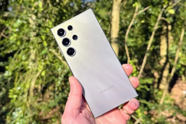 'Tôi từng nghĩ titan là thứ vớ vẩn cho đến khi cầm thử iPhone 15 Pro Max': Đang từ ghét bỗng thành yêu