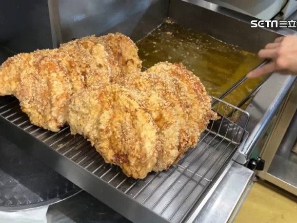 Bé gái 12 tuổi tổn thương thận vĩnh viễn vì ngày nào cũng ăn món này ở cổng trường
