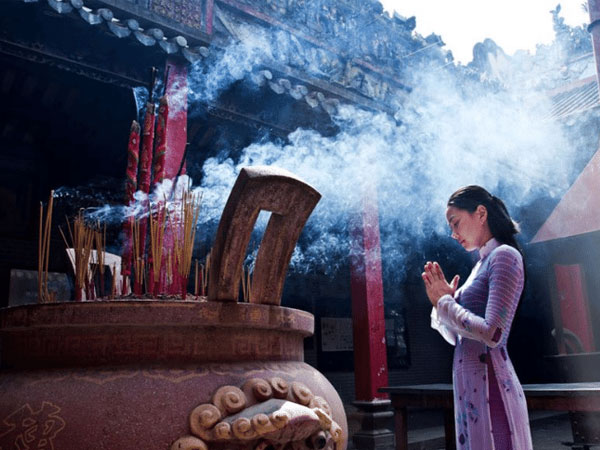 10 điều cấm kỵ khi đi chùa không phải ai cũng biết, nếu vô tình phạm phải sẽ gây ra hậu quả không tốt cho cuộc sống sau này