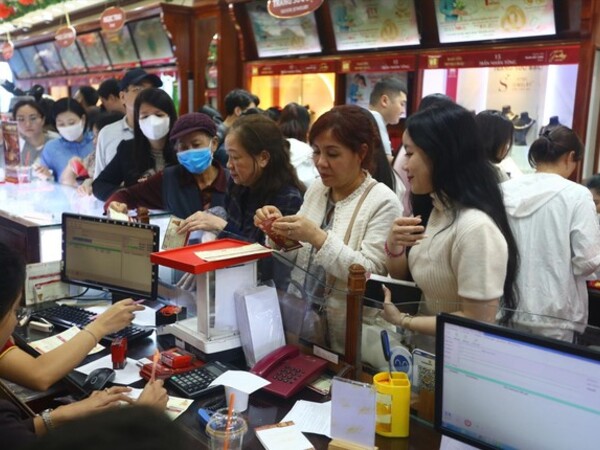 Biết lỗ vẫn đổ xô mua vàng