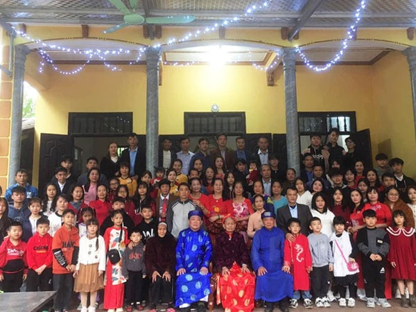 Đại gia đình ở Phú Thọ có 150 người, lì xì nhẹ nhàng hết 15 triệu, cụ 100 tuổi vẫn nhớ tên con cháu