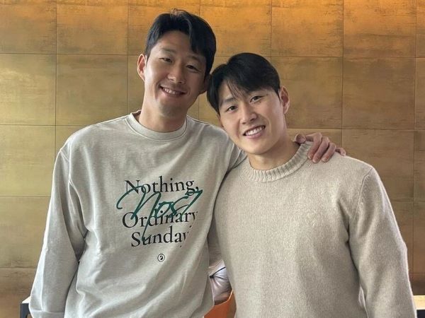 Chiếc áo tiền triệu Son Heung-min mặc trong buổi hòa giải với Lee Kang-in 'cháy hàng', tạo ra cơn sốt khó tin