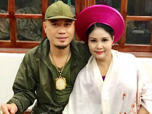 Nữ NSND cưới chồng kém 7 tuổi, kết hôn hơn 20 năm không có con chung vẫn hạnh phúc, ngọt ngào