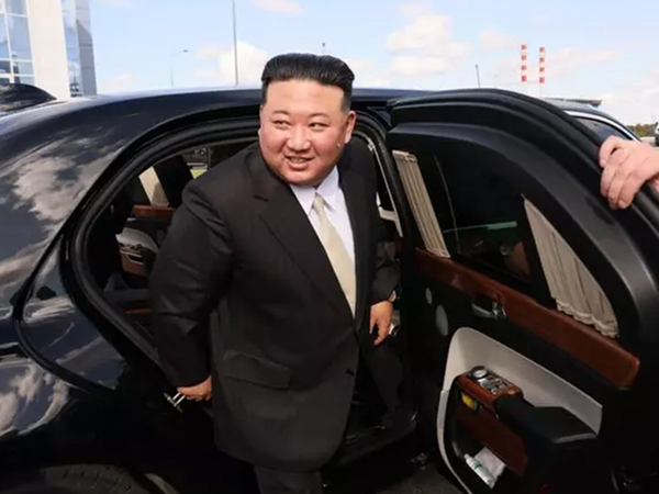 Tổng thống Putin tặng 'Rolls-Royce Nga' cho ông Kim Jong Un