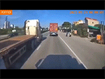 Xem xe container tạt đầu, chèn ép nhau như phim hành động trên đường quốc lộ