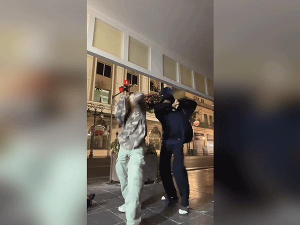 9,4 triệu người 'dính cứng ngắc' clip Chí Hiển và Hoa Xù bắt beat không trượt nhịp nào, hệ tư tưởng này sắp 'soán ngôi' Xuân Ca?