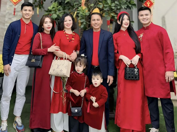 Những lần Chu Thanh Huyền bị dân mạng 'soi' thiếu lễ phép: Hất tay mẹ đẻ, dùng 1 tay mời nước người lớn, với mẹ chồng cũng mắc lỗi