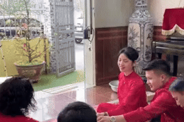 Chu Thanh Huyền bị góp ý vì hành động thiếu lễ phép với mẹ chồng, chị dâu của Quang Hải lên tiếng giải đáp