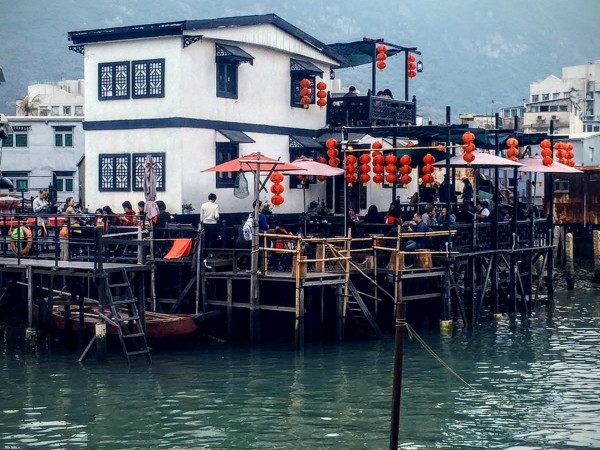 Những điểm đến ‘xuyên không' đẹp mê đắm ở Hong Kong