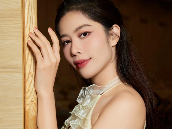 Sau loạt livestream gây ồn ào, Nam Em bị huỷ show diễn phút chót