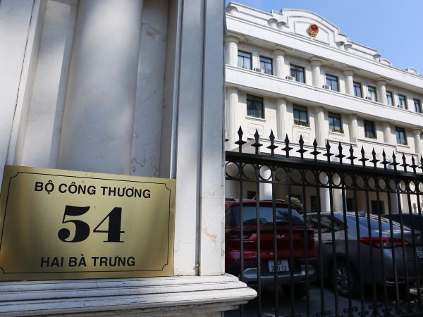Vi phạm gì khiến loạt lãnh đạo ở Bộ Công Thương vừa bị 'đảo' ghế, hạ cấp?