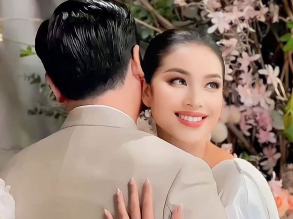 Hậu công khai danh tính chồng đại gia, Phạm Hương khéo phát 'cẩu lương' bằng 1 chi tiết trong biệt thự ở Mỹ