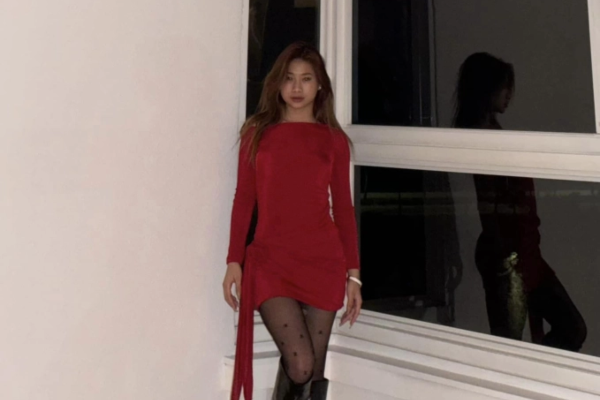 Hậu drama 'HLV ăn chặn tiền thưởng': hot girl TDDC thoải mái du lịch cùng người yêu, còn khoe vóc dáng vô cùng sexy
