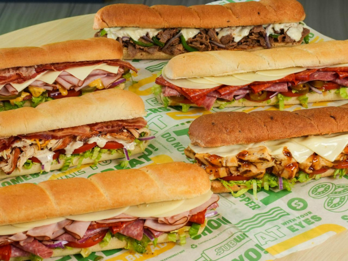 Ghé vào cửa hàng mua sandwich, người phụ nữ sốc nặng vì bị tính giá 25 triệu đồng