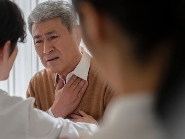 Phát hiện 'bí mật' của nàng dâu hiếu thảo, bố chồng lập tức về quê sống một mình