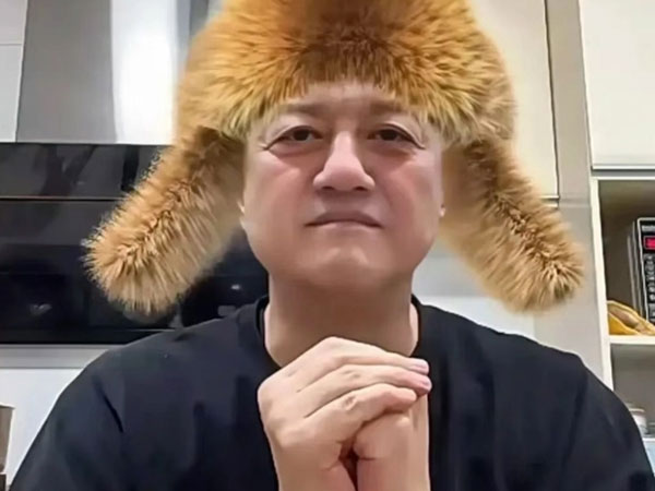 Lý Á Bằng khóc lóc trên livestream tiết lộ đã trả hết món nợ 140 tỷ đồng sau 10 năm, cả tuần chỉ ăn đồ trên mạng