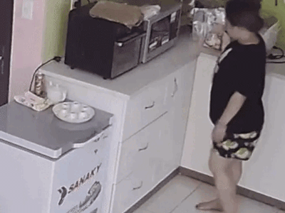 Nhà sau Tết xuất hiện mùi lạ, gia chủ tá hỏa phát hiện nguyên nhân: Một thứ trong bếp bị rút điện nhầm!