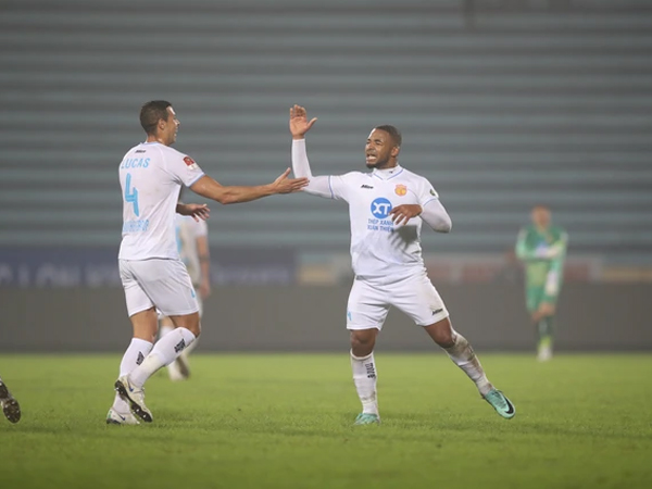 V.League có màn rượt đuổi 'điên rồ', CLB Hà Nội ôm hận trước đội đầu bảng trong trận cầu 5 bàn thắng