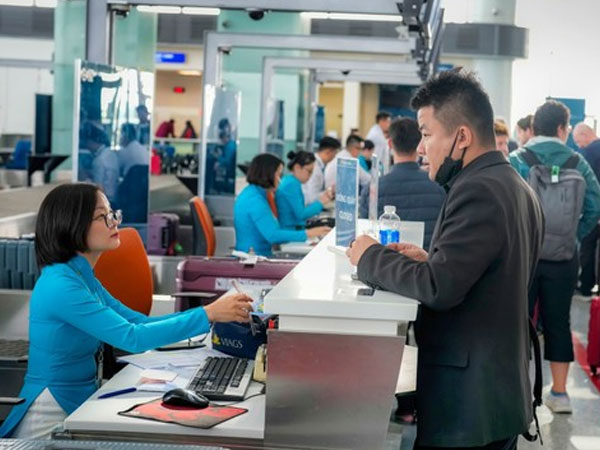 Sắp tăng trần giá vé máy bay