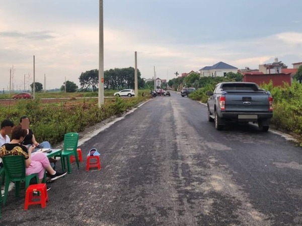Thị trường đất nền bắt đầu 'ấm' lên