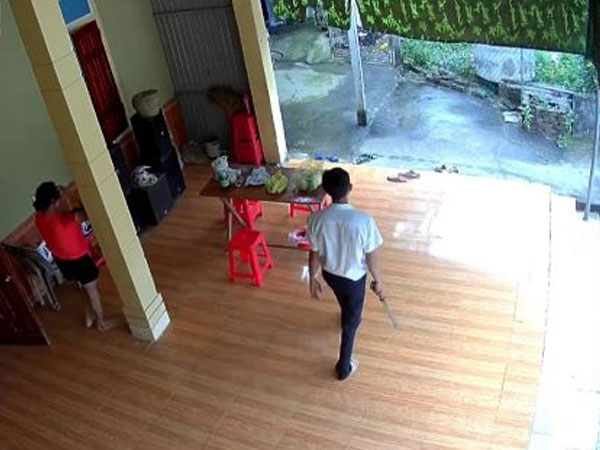 Người phụ nữ U60 bị chồng trẻ hành hung đến gãy xương sườn