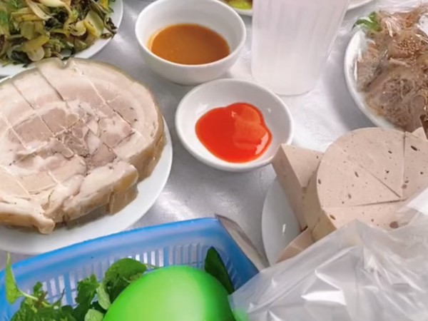 Mâm cỗ cưới ở Thái Bình khiến dân mạng rần rần: Tận 12 món, nhiều món không phải nơi nào cũng có