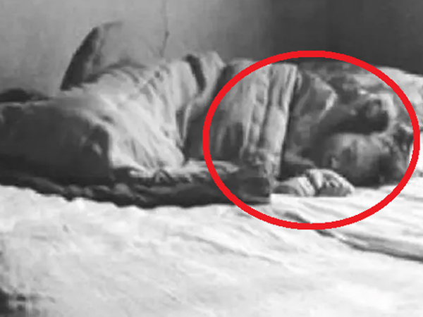 Bị anh trai tát 2 phát, cô gái giả vờ bại liệt gần 20 năm, sự thật được vạch trần nhờ chi tiết lạ