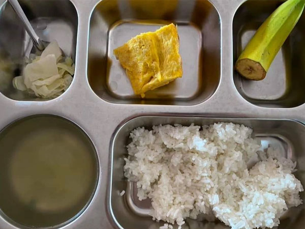Phụ huynh phản ánh suất ăn của con ở trường quốc tế 'như để giảm cân'