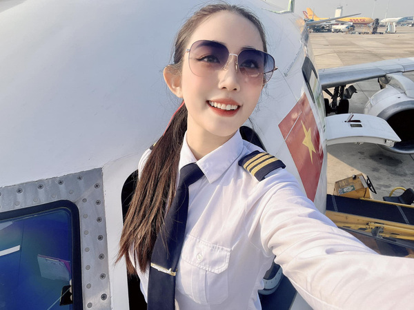 Nữ phi công đầu tiên ở Việt Nam lái dòng máy bay phản lực: Xinh như Hoa hậu, 23 tuổi đã là cơ phó