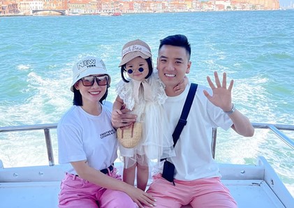Bỏ túi hàng tỷ đồng sau mỗi phiên livestream, gia đình Quyền Leo Daily giàu cỡ nào?