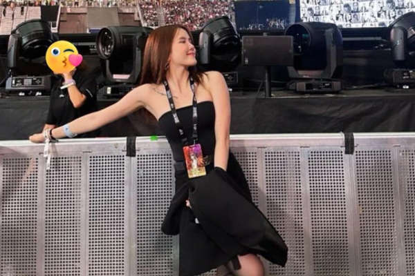 Chị em Thiều Bảo Trâm check-in concert Taylor Swift, 'flex' vị trí vé xịn xò để đu idol