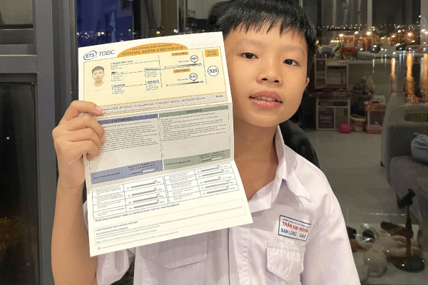 Nam sinh lớp 6 gây sốt mạng xã hội với điểm thi TOEIC gần đạt tuyệt đối, câu nói sau đó mới khiến người ta bất ngờ