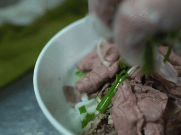 Quán phở lõi 'danh bất hư truyền' ở Hà Nội, khách Tây, ta nức nở khen ngon