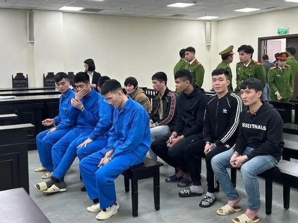 2 cựu cán bộ công an rủ nhau đến khách sạn để 'bay lắc'