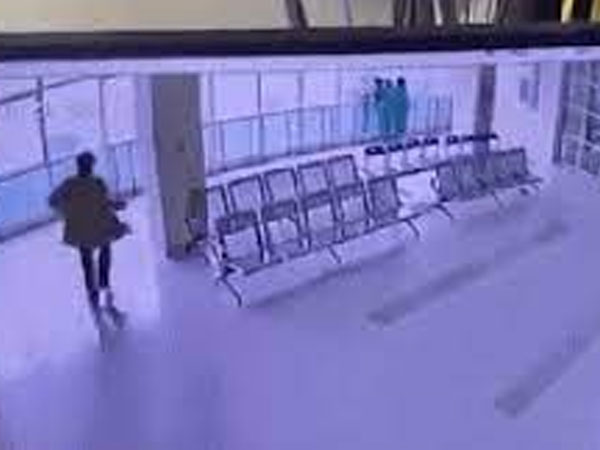 Vụ bảo vệ rơi từ tầng 7 khi ngăn bệnh nhân tự tử: Camera ghi lại khoảnh khắc thương tâm