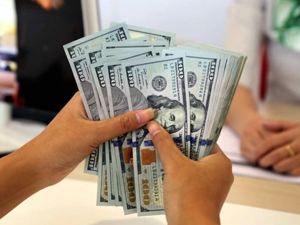 Giá USD tự do tăng mạnh, lên gần 25.600 đồng
