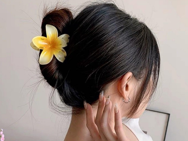 Tìm thấy 'bông hoa đẹp nhất 2024': Item tưởng sến rện bỗng viral mọi mặt trận, gái xinh Á - Âu đều sở hữu