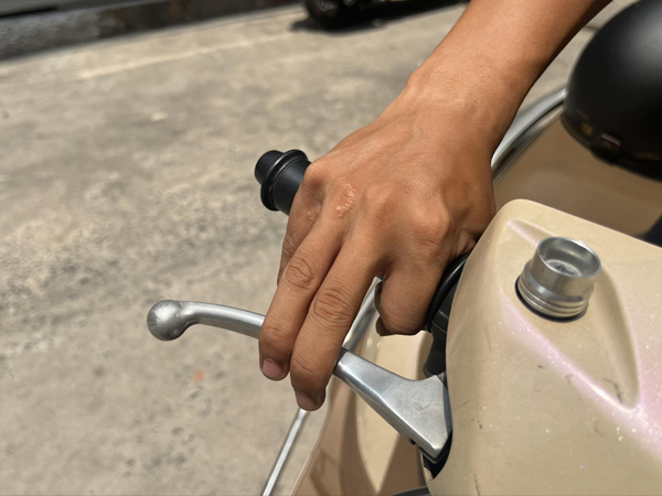 Kỹ năng phanh gấp an toàn khi đi xe máy