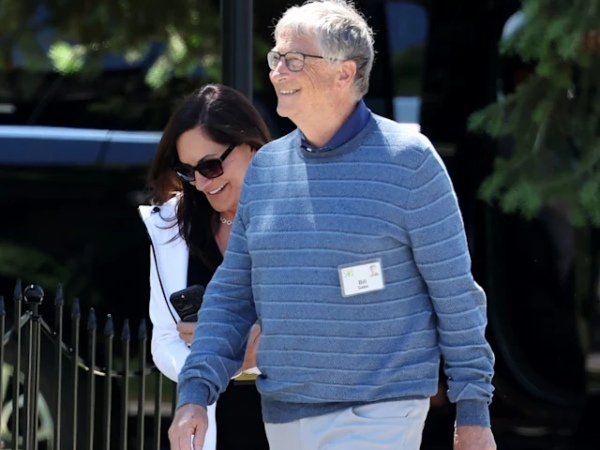 Trở lại Việt Nam sau 18 năm, tỷ phú Bill Gates đi du lịch Hội An, Đà Nẵng