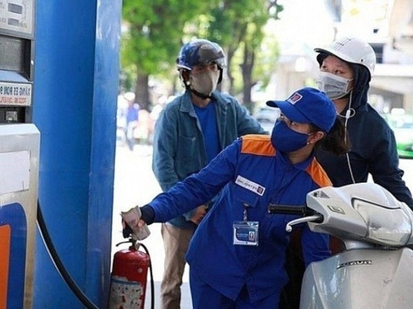 Giá xăng giảm vào ngày mai?